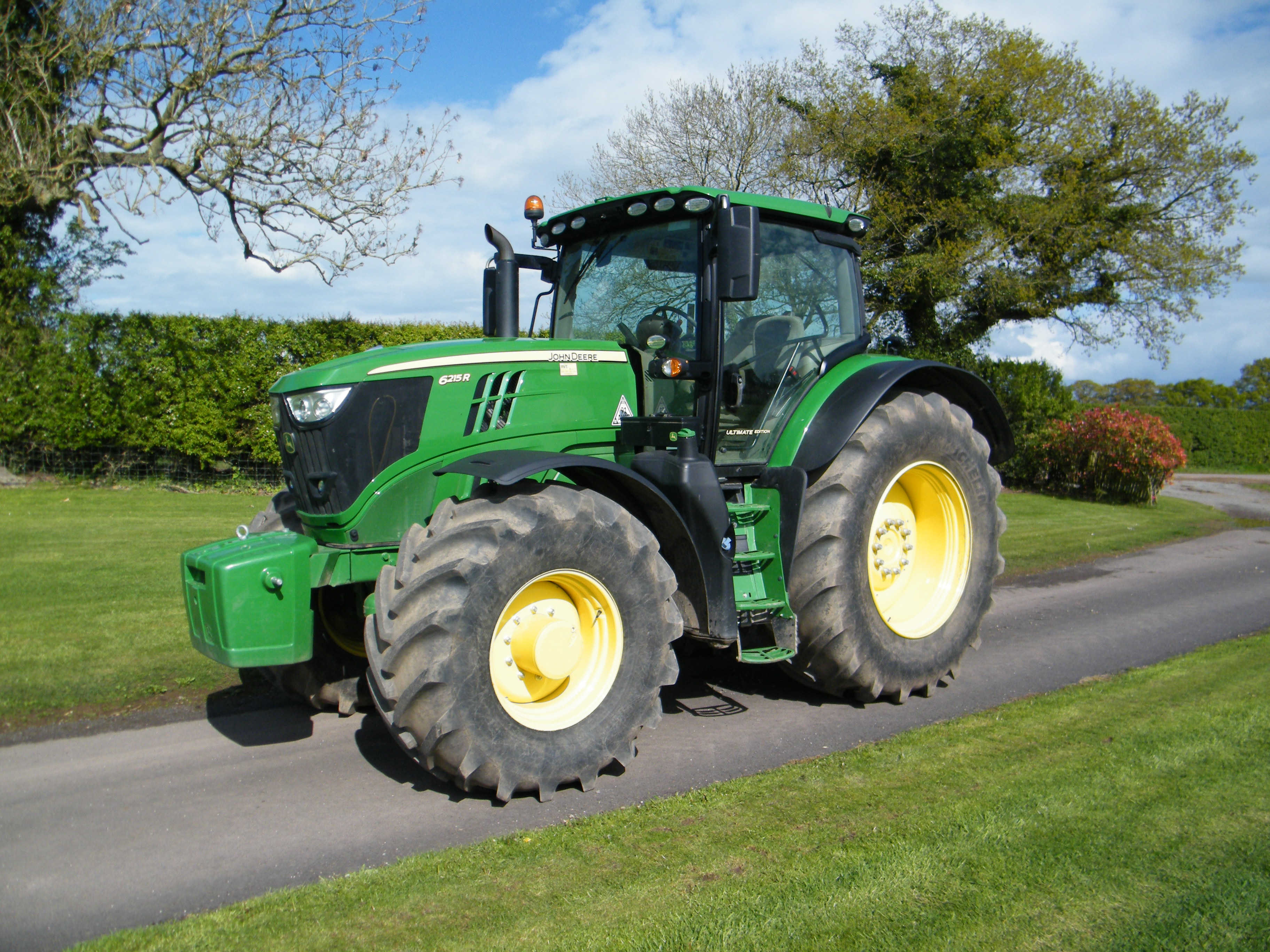 JOHN DEERE 6215R